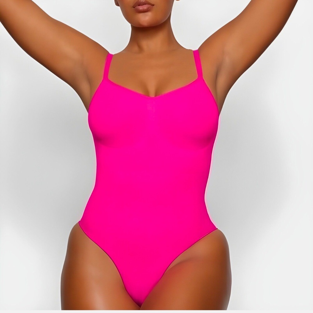 NEW…. Skims Women's Pink  seamless suit size 4xl/5xl